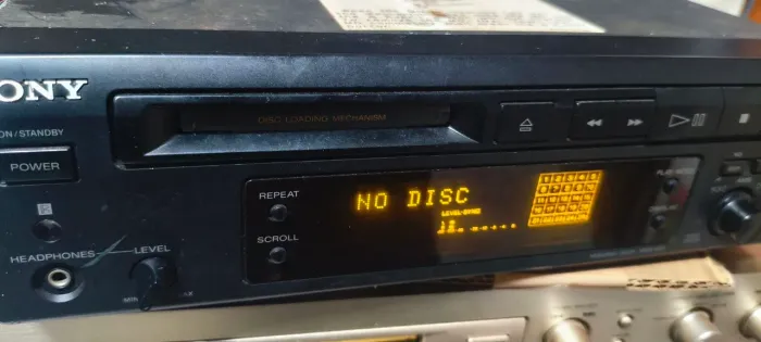 Minidisc Sony MDS S 35 não entra MD defeito