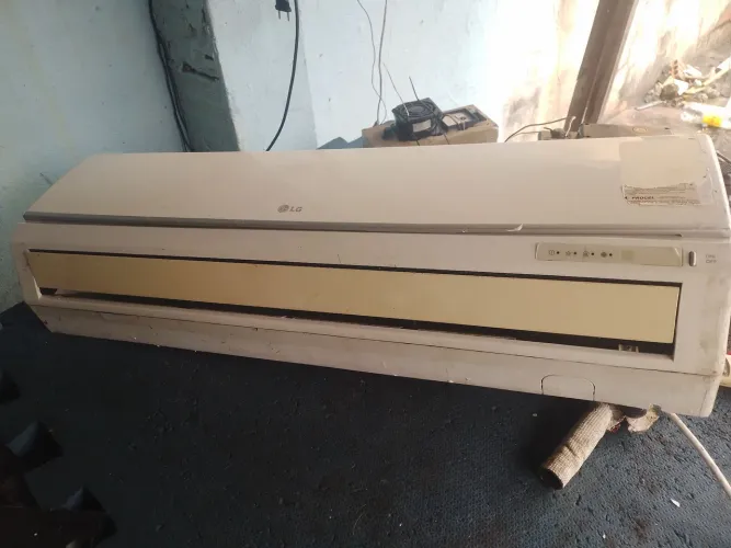 VENDO SPLIT LG 12.000 BTUS 220V,Funcionando perfeitamente. Acompanha controle remoto.
