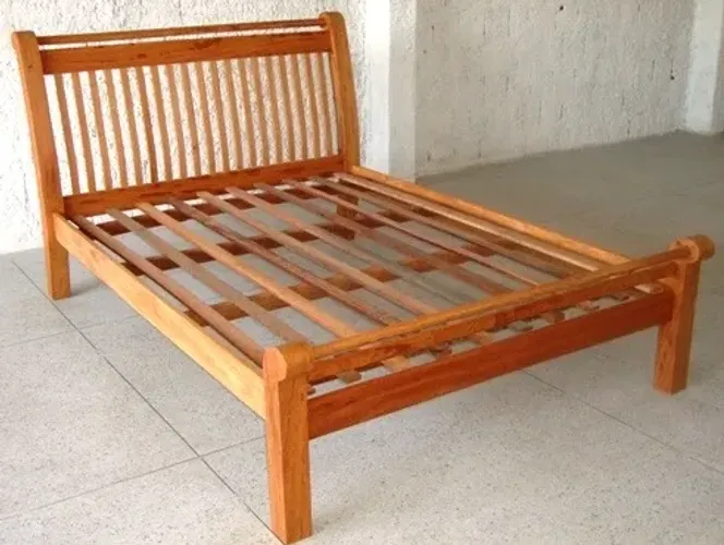 Vendo cama semi novo madeira de Gravata 