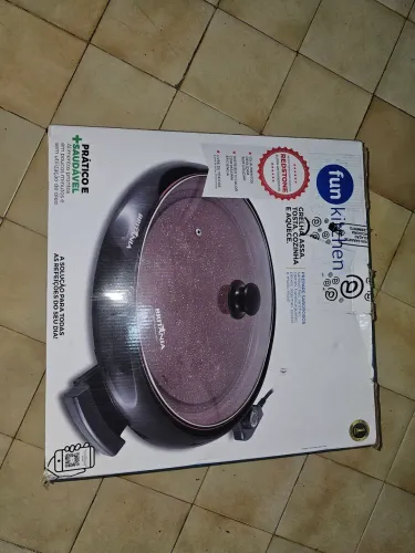 Grill Aroma Redondo Fun kitchen 127v<br><br>Preto 127V - Fun<br><br>Kitchen