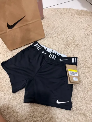 short nike tamanho M
