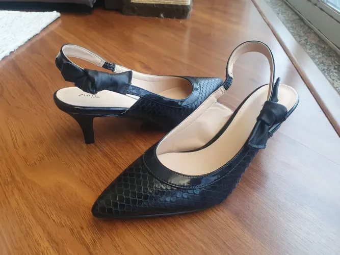 Sapato Zutti de couro preto estado de novo 