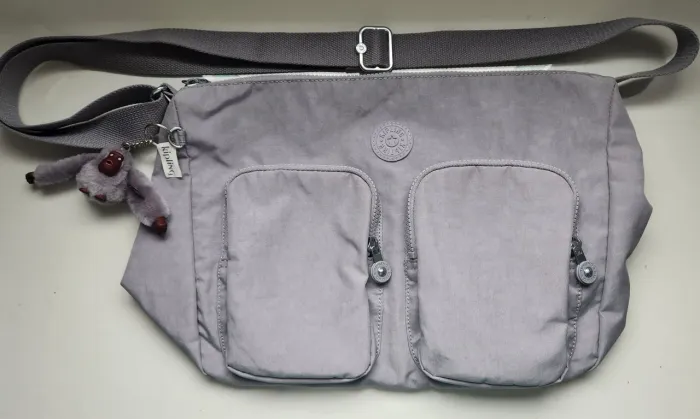 Bolsa Kipling Sidney Alça Transversal