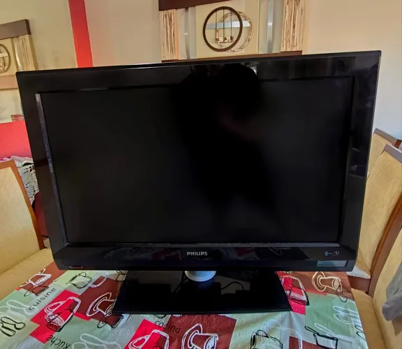 TV Philips 32" LCD 32PFL7342B/78 + Cabo HDMI