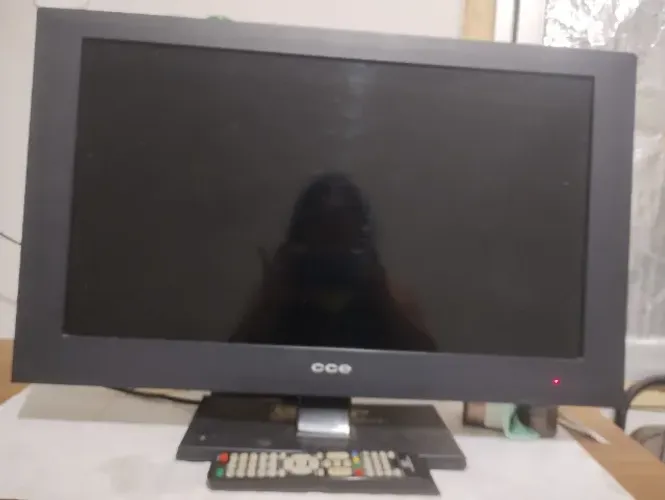 Televisão com defeito (retirada de peças)
