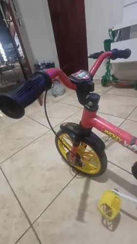 Bicicleta Infantil  Mickey 1 - 2 anos c/ rodinhas de equilíbrio 
