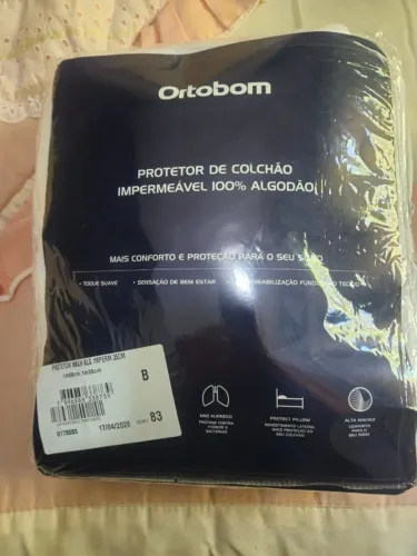 Vendo protetor de cama de casal impermeável.  