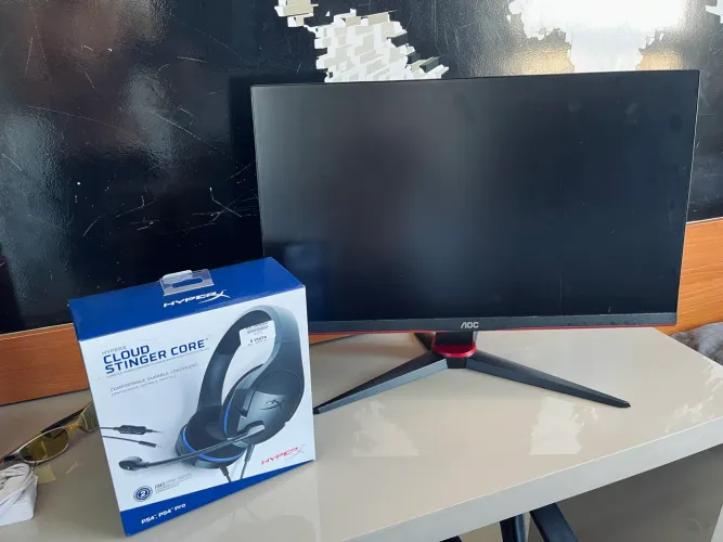 MONITOR AOC HERO 60hz + FONE HYPER X DE BRINDE 