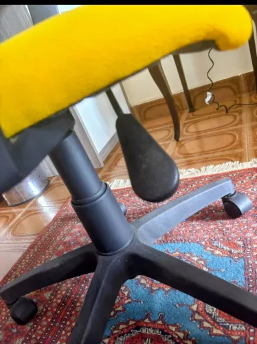 VENDO CADEIRA DE ESCRITORIO SEMI NOVA R$400.00