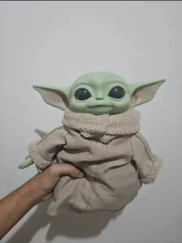 Boneco Baby Yoda em perfeito estado