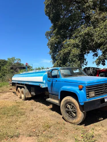 Caminhão pipa d?água