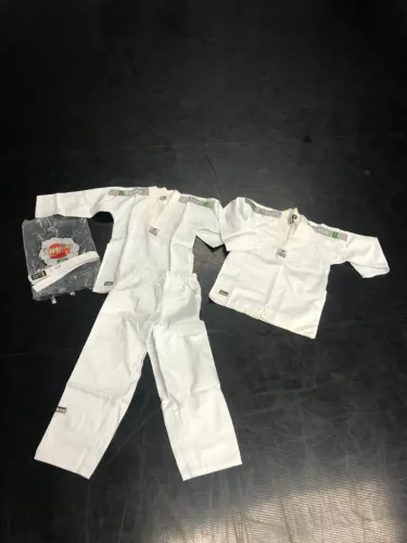 Kit Taekwondo Shinai: 1 kimono completo + 1 jaqueta extra