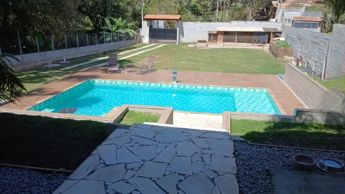Linda chácara com piscina, churrasqueira, forno caipira e escritura