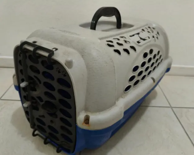 Casinha Pet em bom estado Cachorros e Gatos.