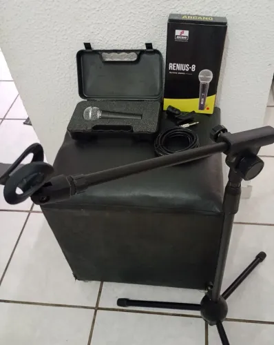 Microfone profissional e pedestal novos