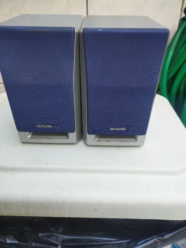 Par de caixas de som aiwa