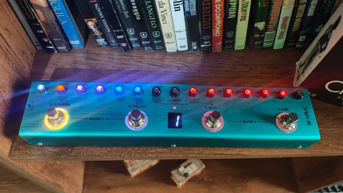 Pedaleira multiefeitos para guitarra M-VAVE Tank-G