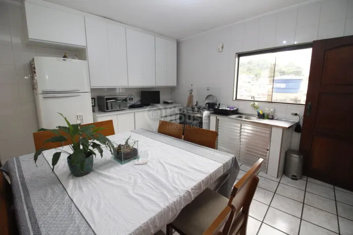 Casa 3 dormitórios e 4 vagas de garagem à venda no Bairro Jardim Celeste