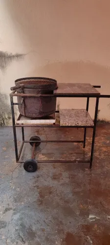 Churrasqueira Móvel de Roda de Caminhão com Bancada de Mármore