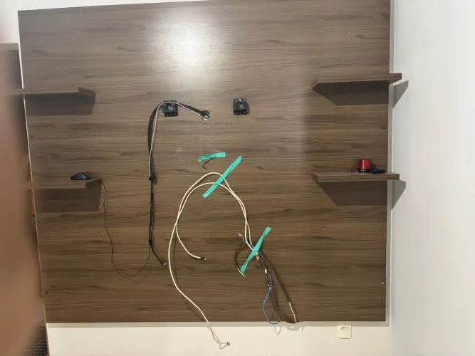 Painel/Rack Suspenso para TV até 55? com prateleiras - Marrom Amadeirado