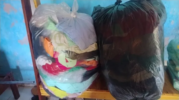 Vende-se peças novas de roupas 2 sacos
