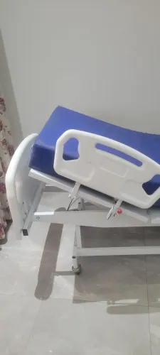 Cama hospitalar motorizada