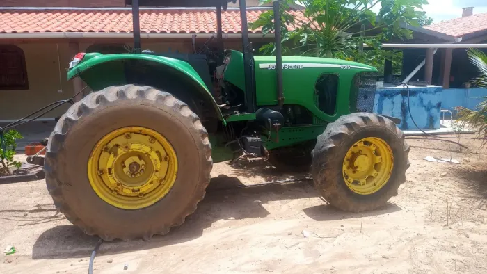 Vende se ou troca se trator com grade e carroção 