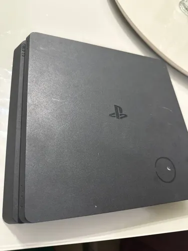 Ps4 slim de 1tb, acompanhado de controle original