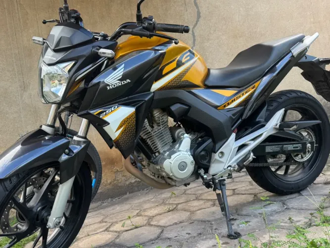 Honda CB Twister 250 ABS 2020 - Impecável