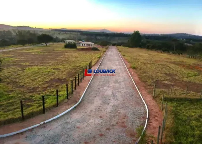 Excelente lote plano de 1.000 m² em condomínio fechado em Ermida - ACEITO CARRO