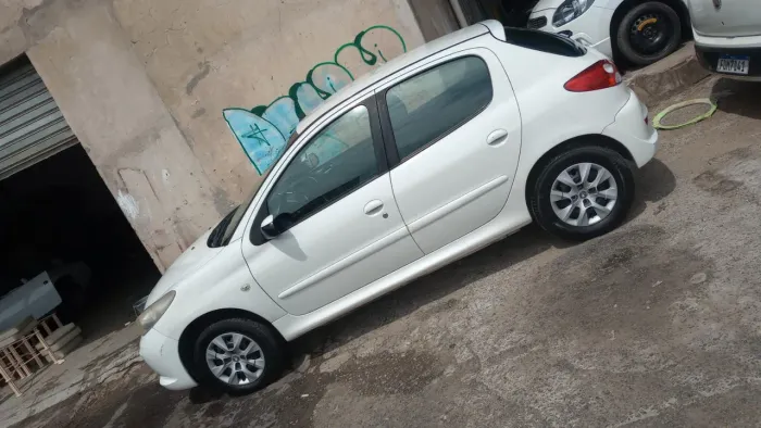 Peugeot 207 XR 1.4 Flex 8V 5P 2013