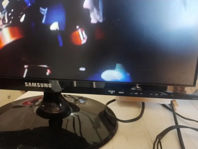 Vendo TV Monitor 22 polegadas, funciona tudo 