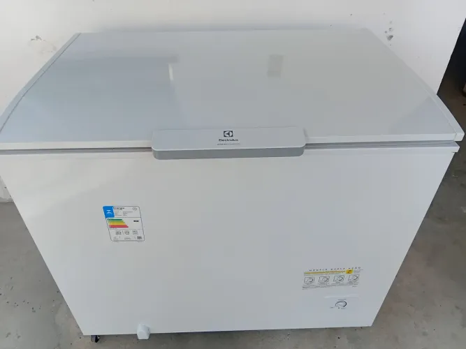 Frezer Eletrolux 314 litros 2 meses de uso