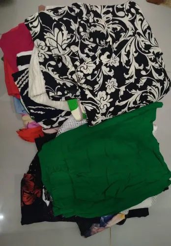 Lote de roupas femininas