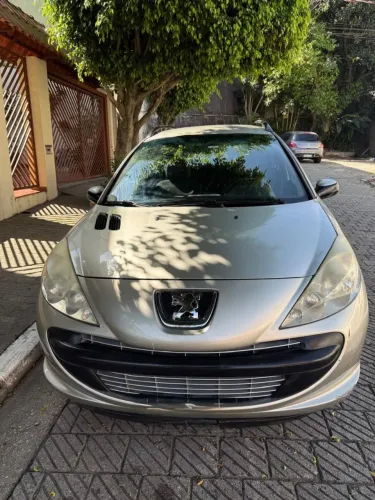 Peugeot 207 SW XR 1.4 Flex 8V 5P 2011