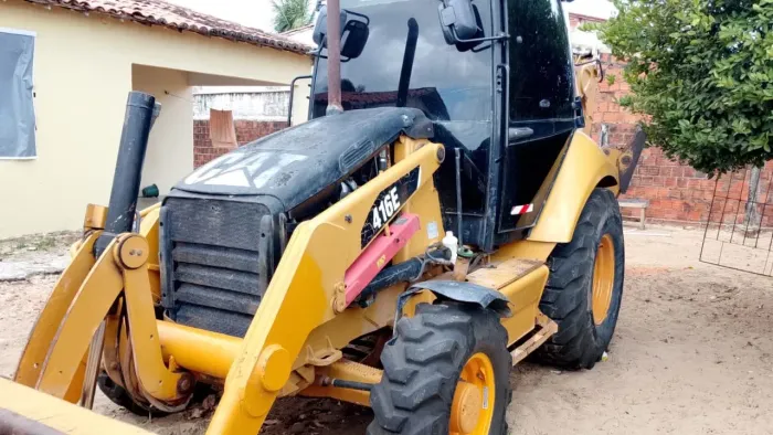 Retroescavadeira cat 416E 