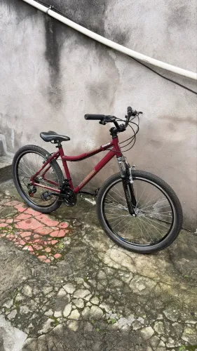 Bicicleta Caloi Rouge Aro 26 na cor vinho