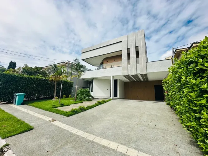 Casa de Condomínio Sobrado 3 Quartos (3 Suítes) 286m² em Jardins Madri - Goiânia