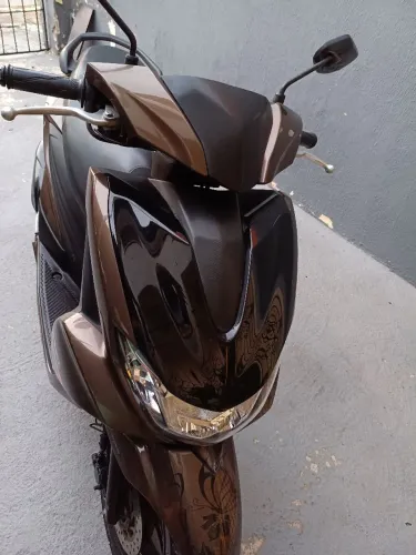 Moto Fluo Marrom Yamaha 125.