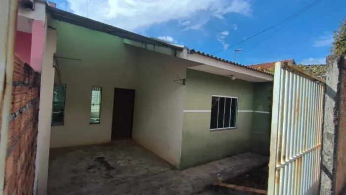 Casa à Venda com 3 Quartos (1 Suíte) - Jardim Catuai em Apucarana