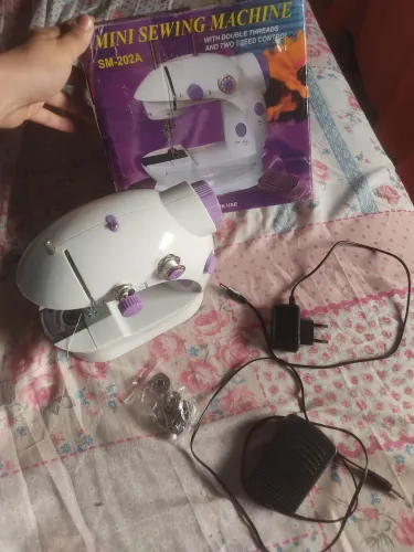 Vende-se mini máquina de costura