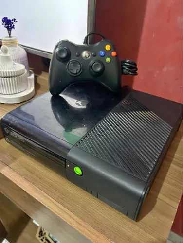 XBOX 360 S COM 500GB DESB JTAG COM ALGUNS JOGOS NO HD