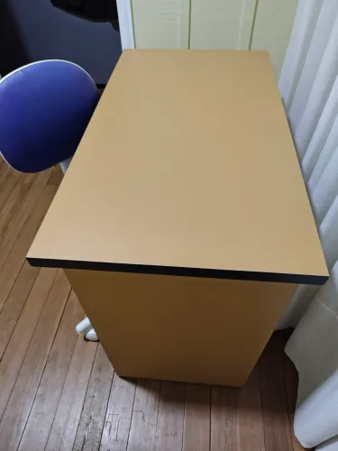 Vendo uma mesa para escritório