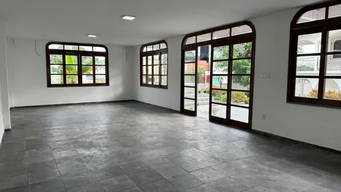 DOM PEDRO. CONJ. KISSIA. 5 QUARTOS SENDO 3 SUÍTES E 5 VAGAS, IDEAL PARA CLÍNICA E ESCRITÓR
