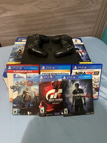 PlayStation 4 Slim 1TB em excelente estado