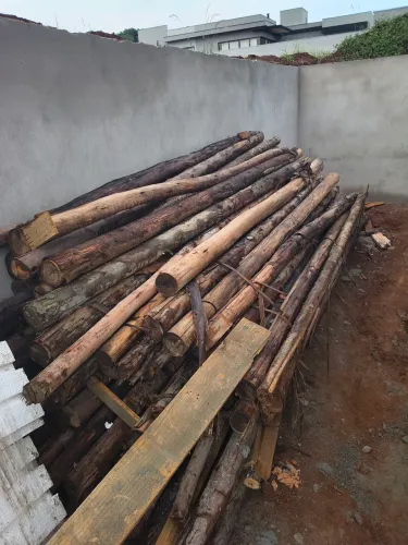 Pontaletes novos usado uma única vez,100 pças de 3mts  para retirar no local