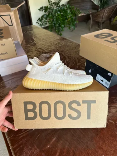 Tênis Adidas Yeezy Boost 350 V2 Cream White - 38Br