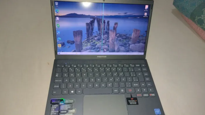 Vendo notebook positivo pouco usado.