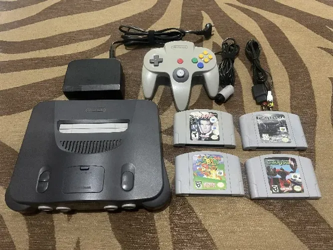 Nintendo 64 + Expansion Pak Original + 4 Jogos Originais (Usado)