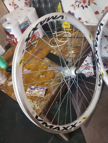 Peças de bicicleta vendo barato par de rodas vmax nunca usada 